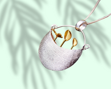 Lade das Bild in den Galerie-Viewer, Spring Flower Pot| Pendant with A Chain | Crafted in 925 Sterling Silver
