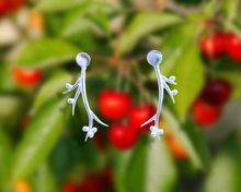 Lade das Bild in den Galerie-Viewer, Elegant Harvest Fruit Earrings for Women | 100% Handcrafted with 999 Pure Silver
